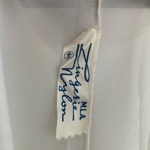 Vintage slip with embroidered flowers - Picture 2 of 4